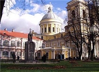 Завершена реставрация фасадов двух корпусов Александро-Невской лавры в Пете ...